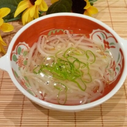 こんにちわ！
緑豆もやしで作りました☆いっぱい作ったので、
熱々の後は冷や冷やで食べたいと思います。
シンプルで美味しかったです  (^_^)ごちそう様〜♥